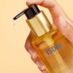 ISDIN Isdinceutics Essential Cleansing Oil-Based Cleanser – 200 ml - Image 2